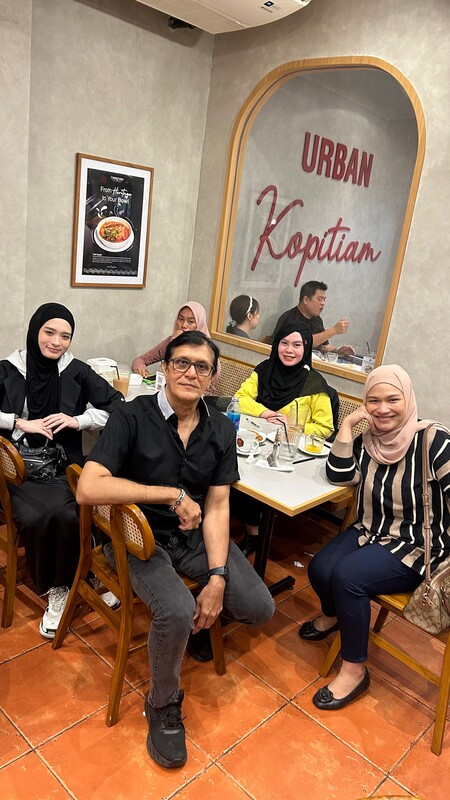 Image of Momen pertemuan tim atau partner 6
